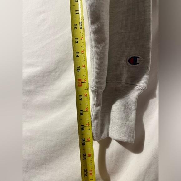 CHAMPION REVERSE WEAVE CUT OFF CREW NECK LONG SLEEVE SOFT GREY CROP SWEATSHIRT - Picture 2 of 8